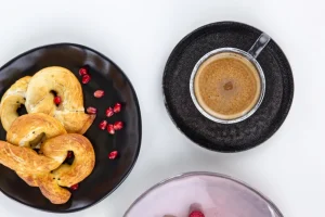 KARE Design Bord Organic Zwart Ø26cm