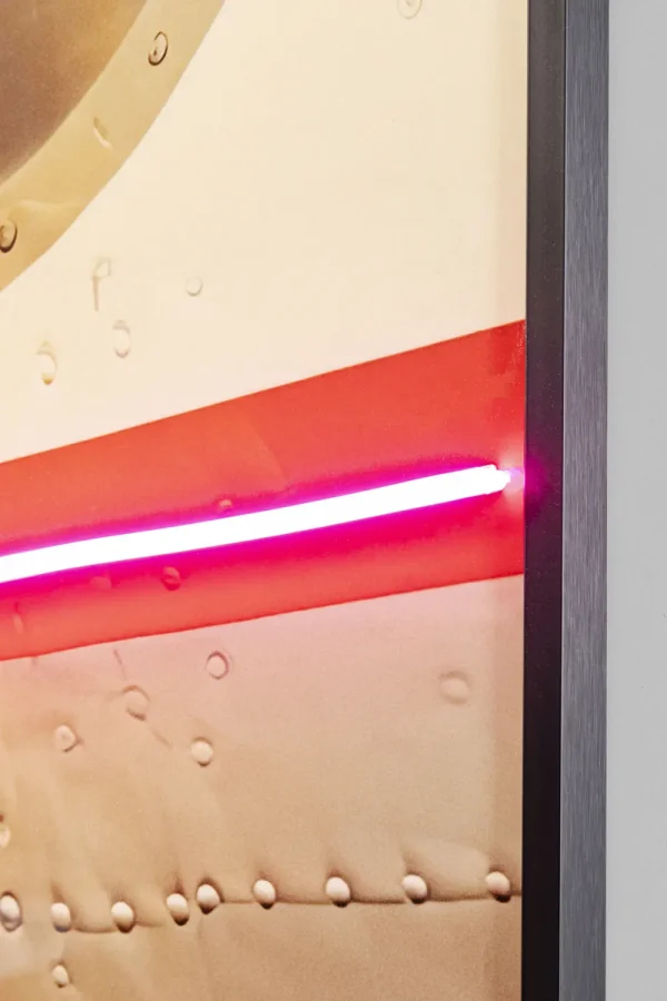 KARE Design Schilderij Met Lijst LED Jetset Lean Lady 120x80cm