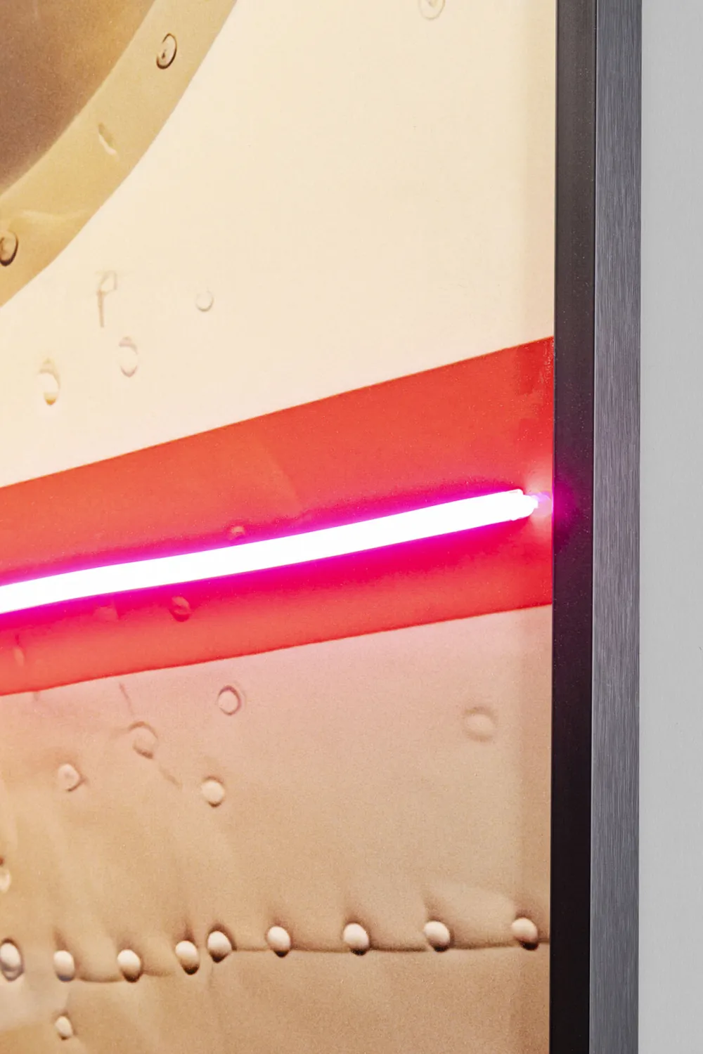 schilderij_met_lijst_led_jetset_lean_lady_xcm_3.webp KARE Design Schilderij Met Lijst LED Jetset Lean Lady 120x80cm