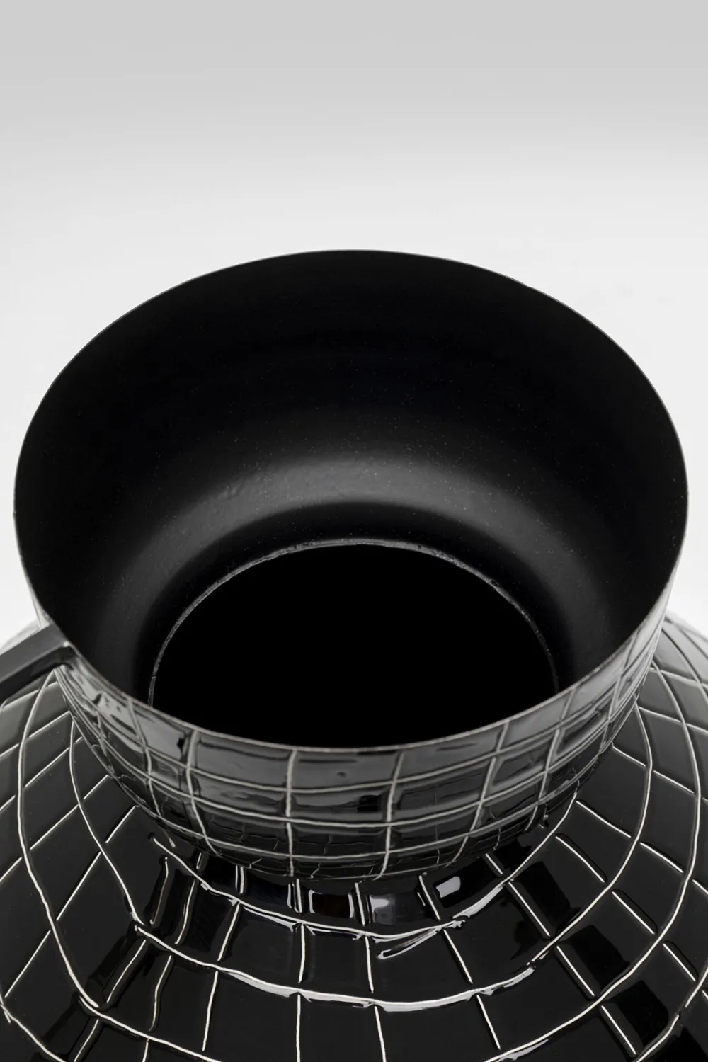 vaas_black_mesh_handle_cm_1.webp KARE Design Vaas Black Mesh Handle 29cm