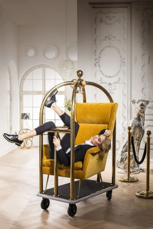 KARE Design VIP Bagage Trolley Vegas Goud